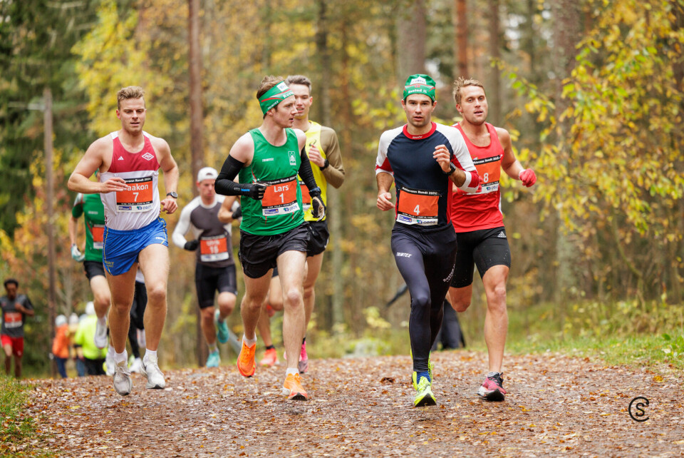 Teten på 10 km etter en km med de fire første i mål allerede i front. Hans Petter Rolke (4) fikk etter hvert en luke til Ulrik Lolland (8) og Haakon Engelsen Berg (7) som ble slått med 12 og 17 sekunder. (Foto: Sylvain Cavatz) Teten på 10 km etter en km med de fire første i mål allerede i front. Hans Petter Rolke (4) fikk etter hvert en luke til Ulrik Lolland (8) og Haakon Engelsen Berg (7) som ble slått med 12 og 17 sekunder. (Foto: Sylvain Cavatz)