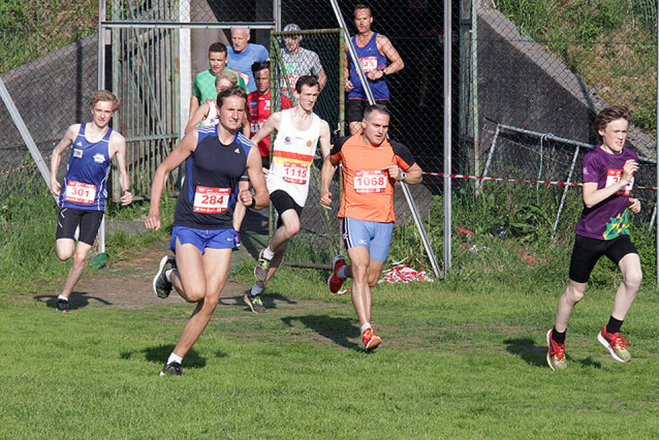 Varmt og folksomt da Sommerkarusellen startet opp IMG_2085.jpg