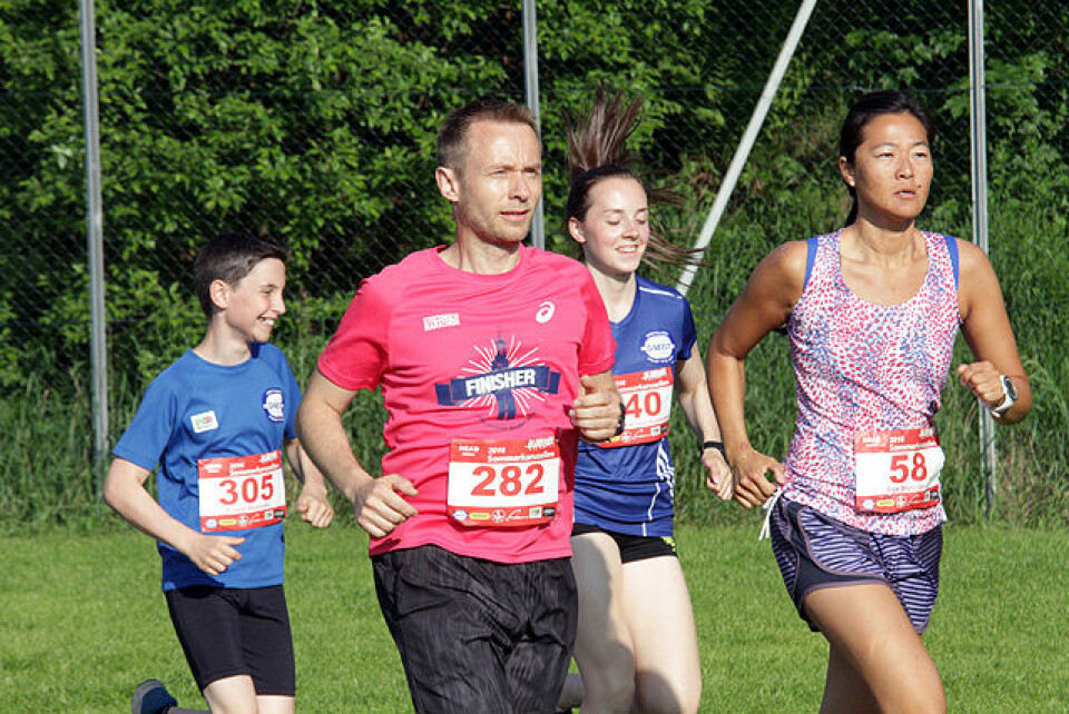 Varmt og folksomt da Sommerkarusellen startet opp IMG_2127.jpg