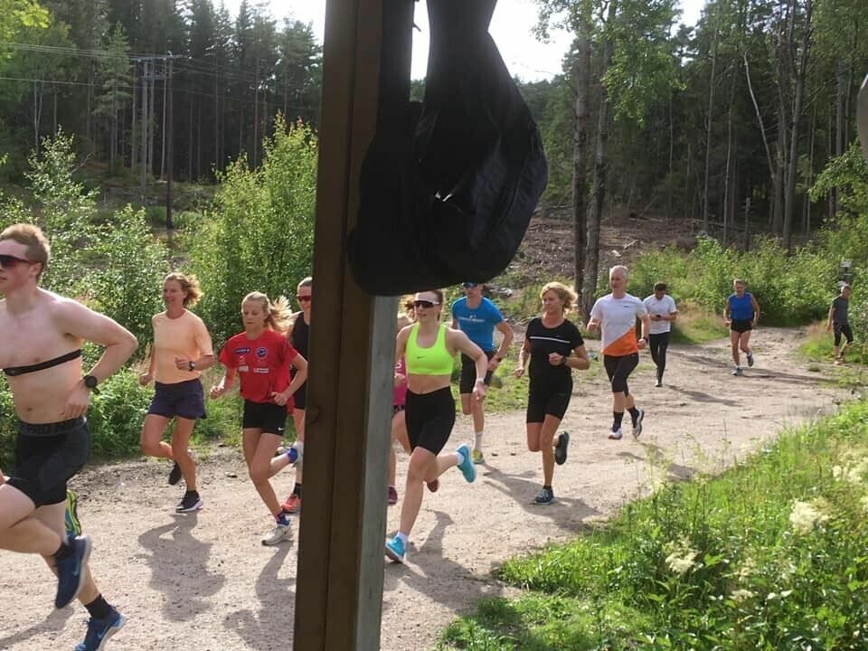En koronatilpasset start på Borredalen Rundt med 35 deltakere. (Foto: arrangøren) En koronatilpasset start på Borredalen Rundt med 35 deltakere. (Foto: arrangøren)