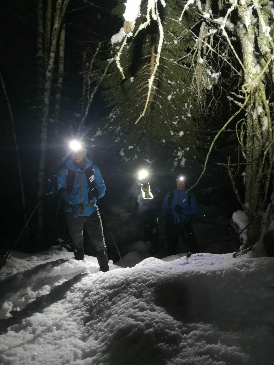 Leif Abrahamsen seiret i Koldbrann 99K etter 27 timer i snø Fra snøen_foto_Cato_Petetrsen.jpg