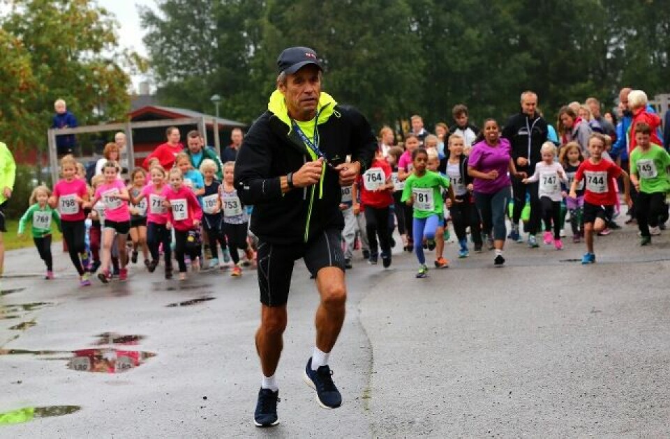 Løpsleder Odd Blakkisrud har hatt stor suksess med barneløpet i Langtrampen, og det har delvis smittet til de eldre klassene også (foto: Bjørn Hytjanstorp). Løpsleder Odd Blakkisrud har hatt stor suksess med barneløpet i Langtrampen, og det har delvis smittet til de eldre klassene også (foto: Bjørn Hytjanstorp).