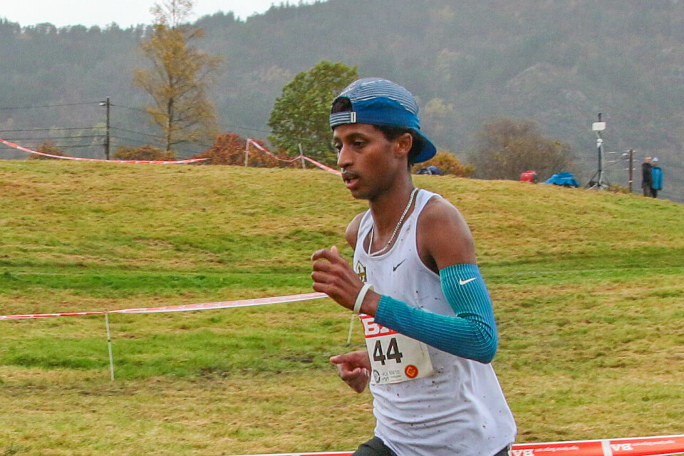 Abdullahi Dahir Rabi holdt unna for alle i nederlandske Warandecross. Har fra NM terrengløp i Bergen tidligere i høst, der han vant juniorklassen. (Foto: Arne Dag Myking) Abdullahi Dahir Rabi holdt unna for alle i nederlandske Warandecross. Har fra NM terrengløp i Bergen tidligere i høst, der han vant juniorklassen. (Foto: Arne Dag Myking)
