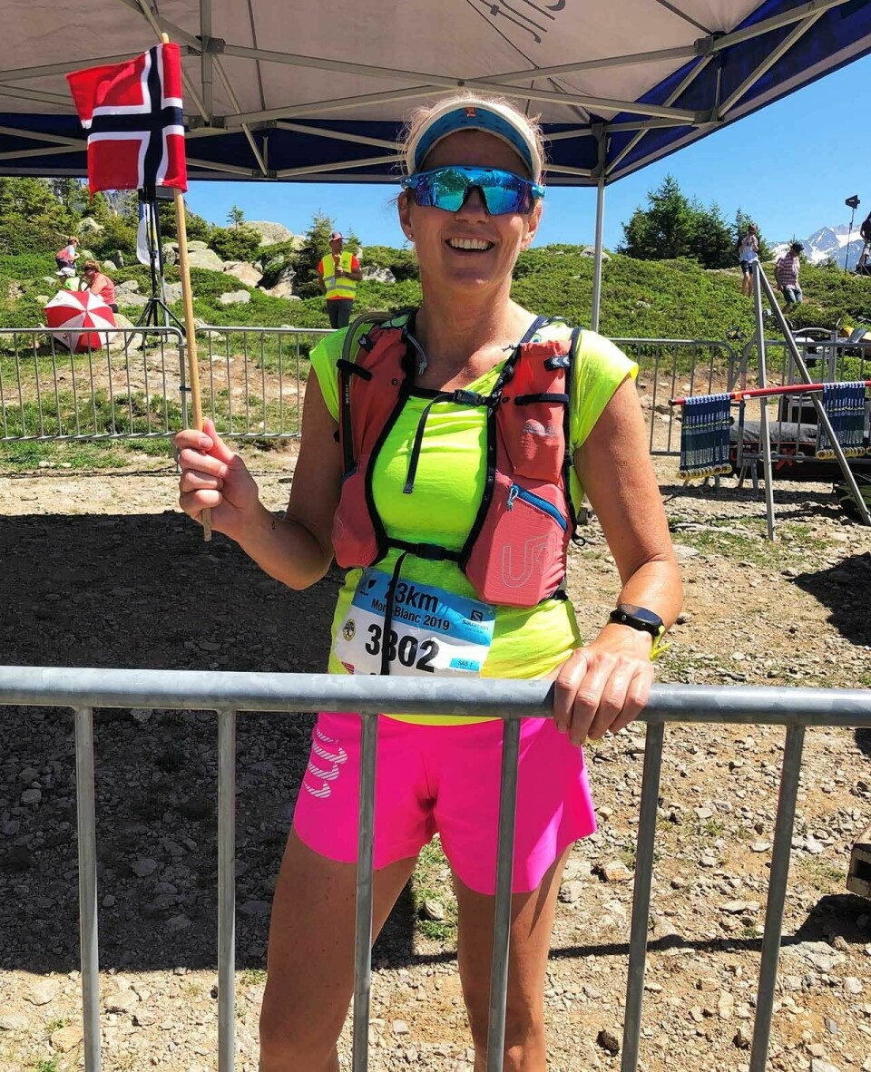 10 norske fullførte 23 kilometeren i Mont Blanc Marathon Charlotte_Knutsen_flagg.jpg