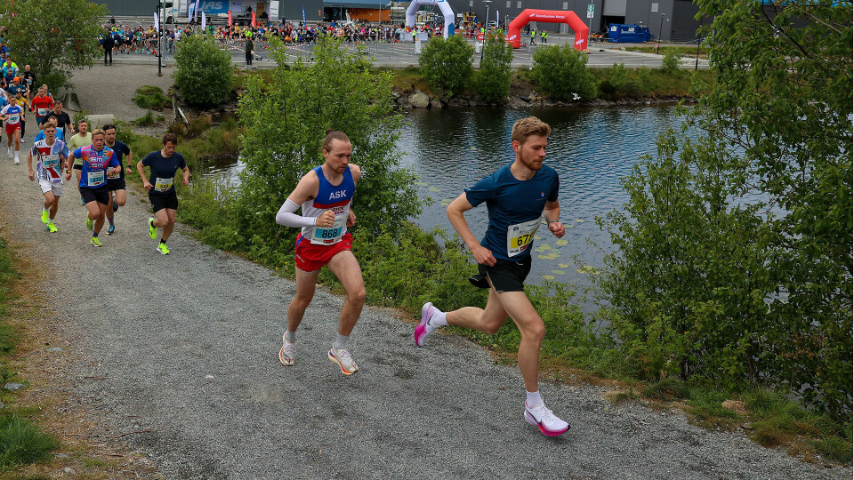 Marius Sørli og Børge Larsson løp sammen i 5 km, men det ble ikke noen duell: Marius fortsatte til 10 km. (Alle foto: Arne Dag Myking) Marius Sørli og Børge Larsson løp sammen i 5 km, men det ble ikke noen duell: Marius fortsatte til 10 km. (Alle foto: Arne Dag Myking)