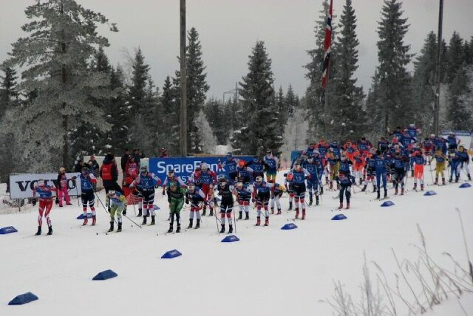 Marit Bjørgen og Martin Johnsrud Sundby vant skiathlon på Gåsbu Start_kvinner.jpg