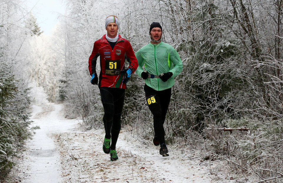 Ståle Gjelsten har tatt igjen Simen Rustad ca halvveis i ultraløpet og løp deretter inn til en klar seier i sin ultraløpsdebut (foto: Bjørn Hytjanstorp). Ståle Gjelsten har tatt igjen Simen Rustad ca halvveis i ultraløpet og løp deretter inn til en klar seier i sin ultraløpsdebut (foto: Bjørn Hytjanstorp).