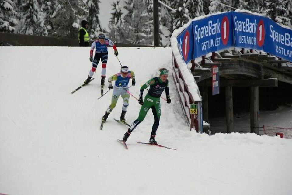 Marit Bjørgen og Martin Johnsrud Sundby vant skiathlon på Gåsbu Kvinner_inn_paa_opplopet.jpg