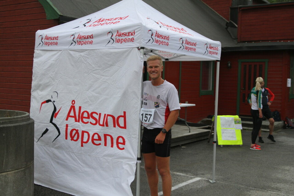 Skiløperen Vetle Juliussen fra Lyn Ski vant 10 km i Ålesund Skiløperen Vetle Juliussen fra Lyn Ski vant 10 km i Ålesund