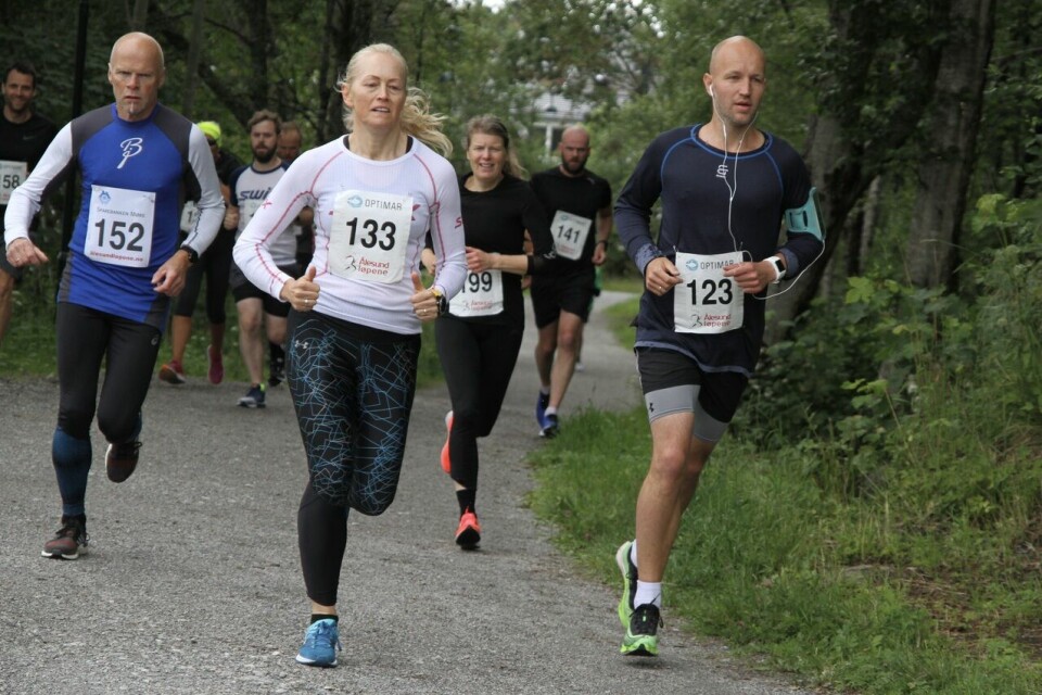 Skak og Juliussen vant 10 km i Ålesund Sommerkarusell 10km_nestbeste_kvinne_start