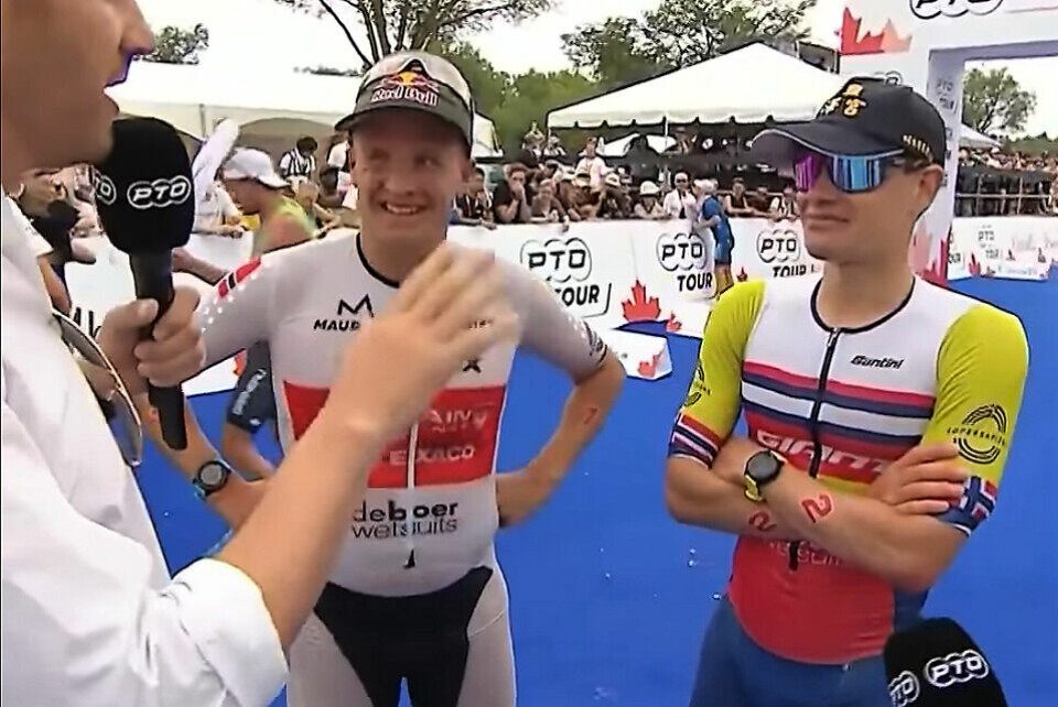 Gustav Iden (ti høyre) og Kristian Blummenfeldt blir intervjuet av arrangøren etter norsk dobbeltseier i Edmonton søndag. (Skjermdump fra PTOs facebookside) Gustav Iden (ti høyre) og Kristian Blummenfeldt blir intervjuet av arrangøren etter norsk dobbeltseier i Edmonton søndag. (Skjermdump fra PTOs facebookside)