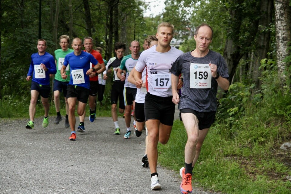 Skak og Juliussen vant 10 km i Ålesund Sommerkarusell 10km_tet_start
