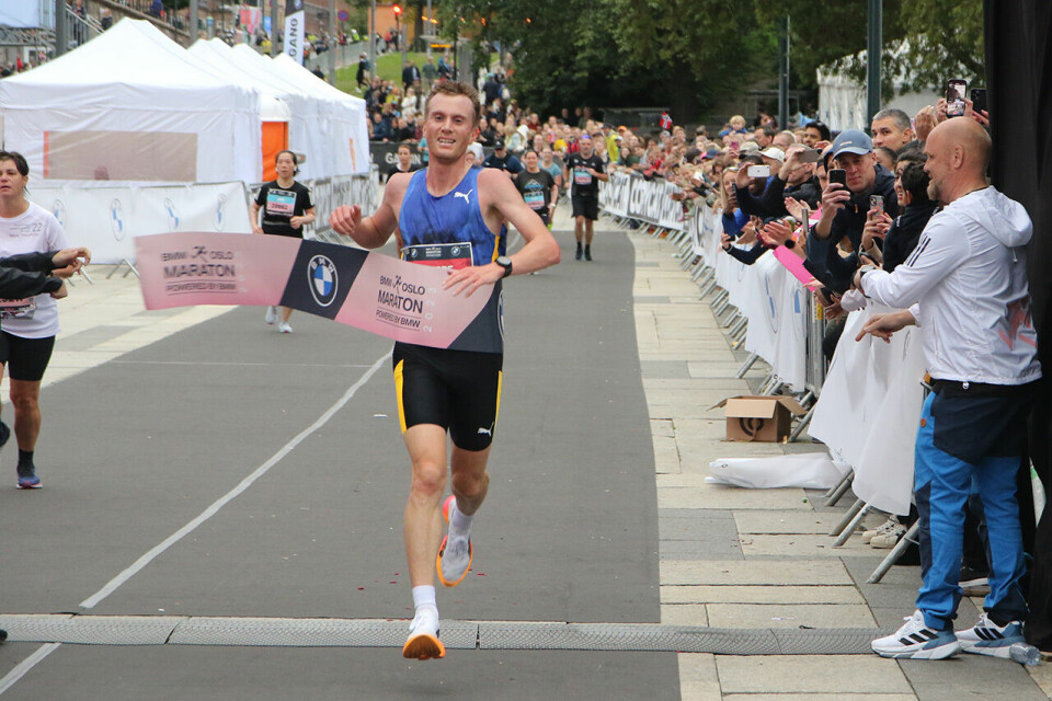 Sondre Nordstad Moen løper i mål etter meget sterke 28.29. (Foto: Runar Gilberg) Sondre Nordstad Moen løper i mål etter meget sterke 28.29. (Foto: Runar Gilberg)