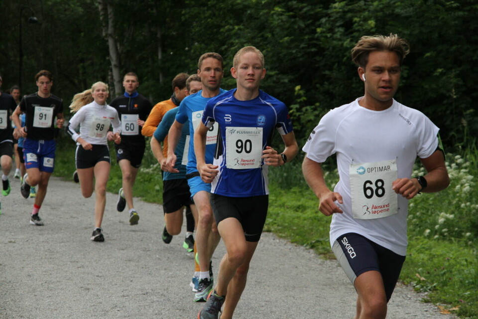Skak og Juliussen vant 10 km i Ålesund Sommerkarusell 5km_tet_start