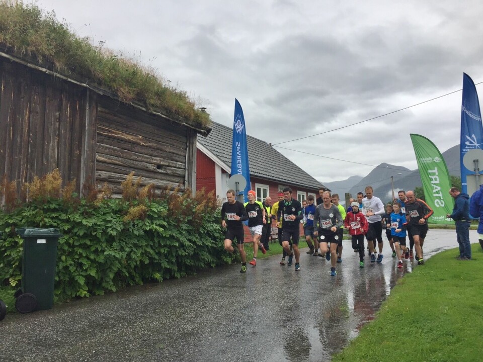 Starten har gått i vått vær. (Foto: Arrangøren) Starten har gått i vått vær. (Foto: Arrangøren)