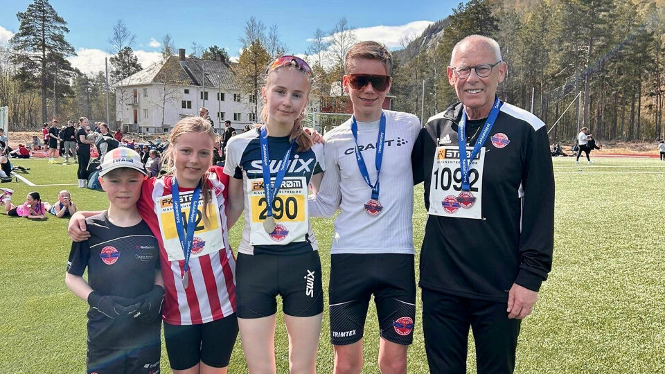 Eldste deltaker, bestefar Finn-Obert Bentsen (70 år) sammen med 4 av sine barnebarn. Petter (8 år), Ida (10 år), Mathea (14 år) og Emil (15 år). (Foto: arrangøren) Eldste deltaker, bestefar Finn-Obert Bentsen (70 år) sammen med 4 av sine barnebarn. Petter (8 år), Ida (10 år), Mathea (14 år) og Emil (15 år). (Foto: arrangøren)