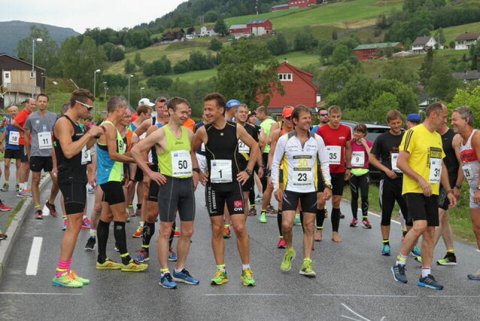 Marius Vedvik med norsk bestenotering på 5 km i Jølster Foer_start_tre