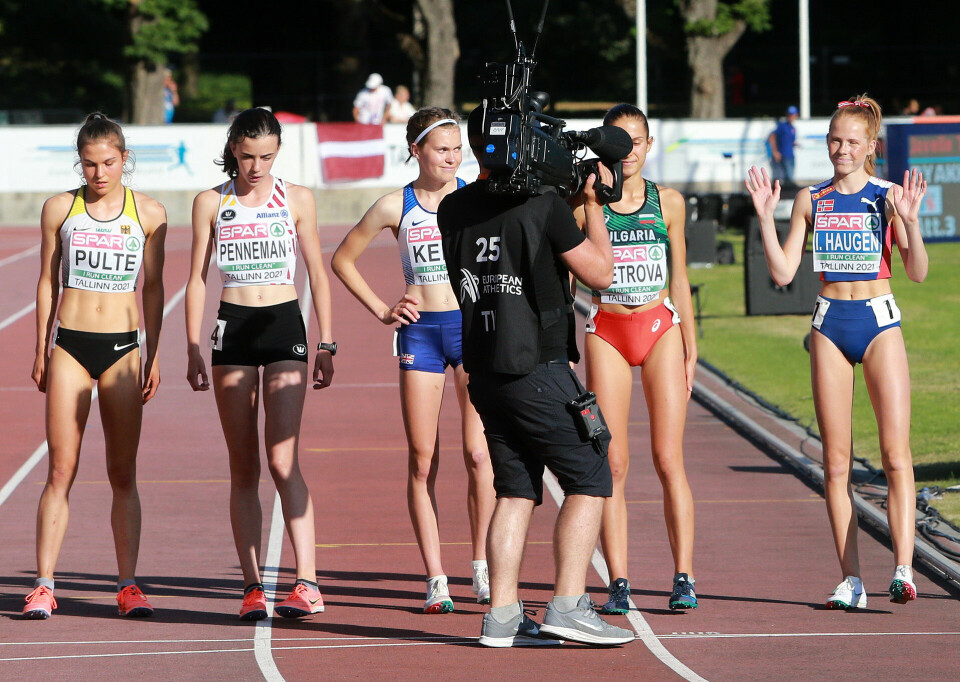 Bronsemedalje til Ina Halle Haugen på 3000 m i U20-EM! Foer_start_TV-fokus_paa_Ina_HH_AZ3T1444.jpg