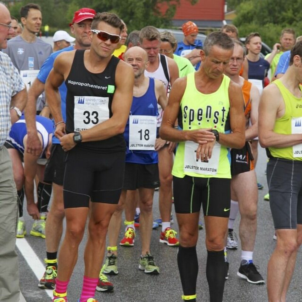 Marius Vedvik med norsk bestenotering på 5 km i Jølster Foer_start_to