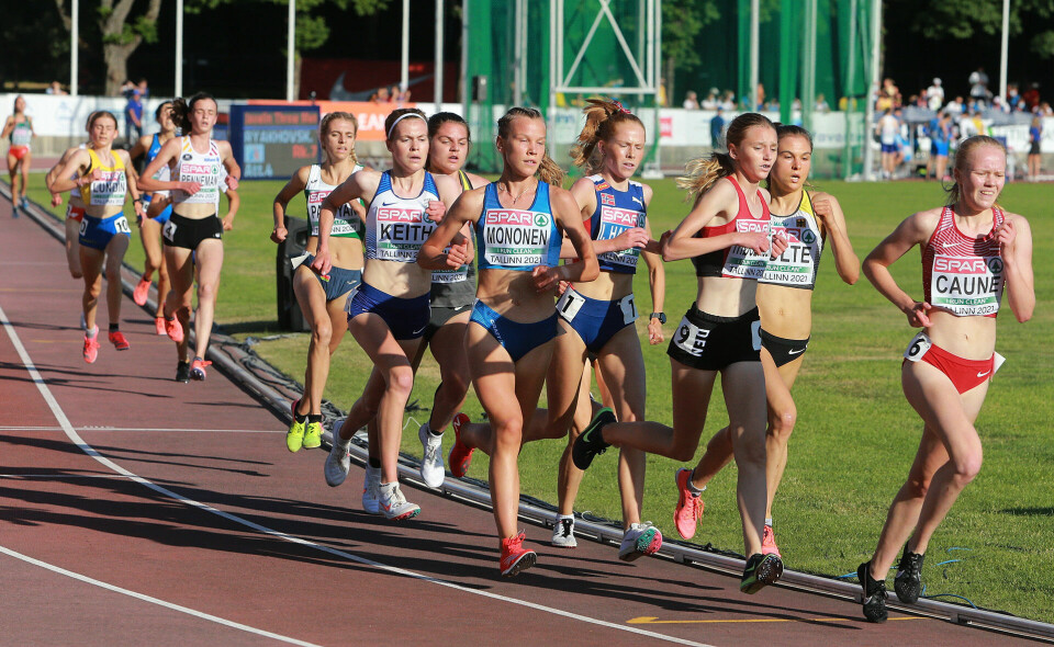 Bronsemedalje til Ina Halle Haugen på 3000 m i U20-EM! Unendret_stilling_noen_faller_fra_AZ3T1549.jpg
