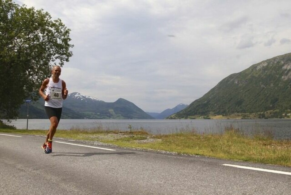 Marius Vedvik med norsk bestenotering på 5 km i Jølster Hans_Olav_Nyboe