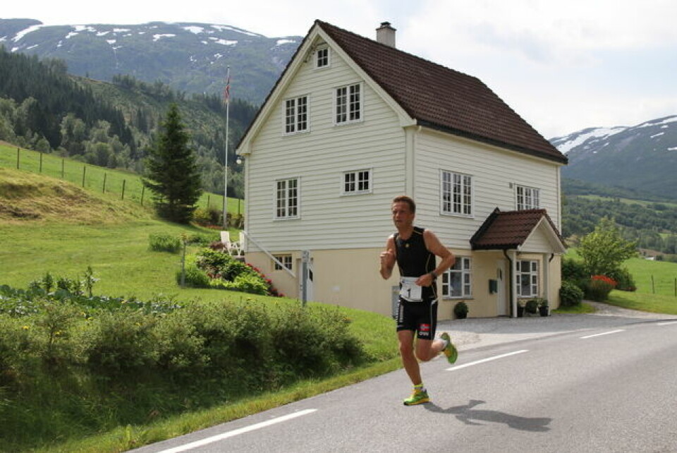 Marius Vedvik med norsk bestenotering på 5 km i Jølster Ove_Wolff