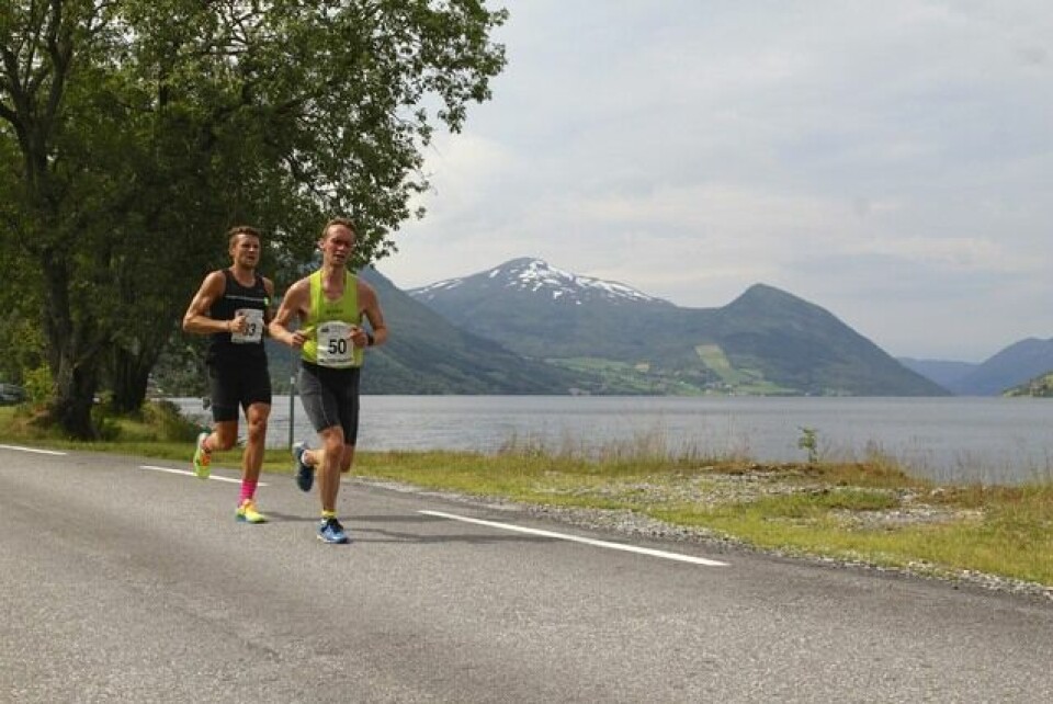 Marius Vedvik med norsk bestenotering på 5 km i Jølster Thomas_Kristiansen_Grønfur_and_Hafsaas
