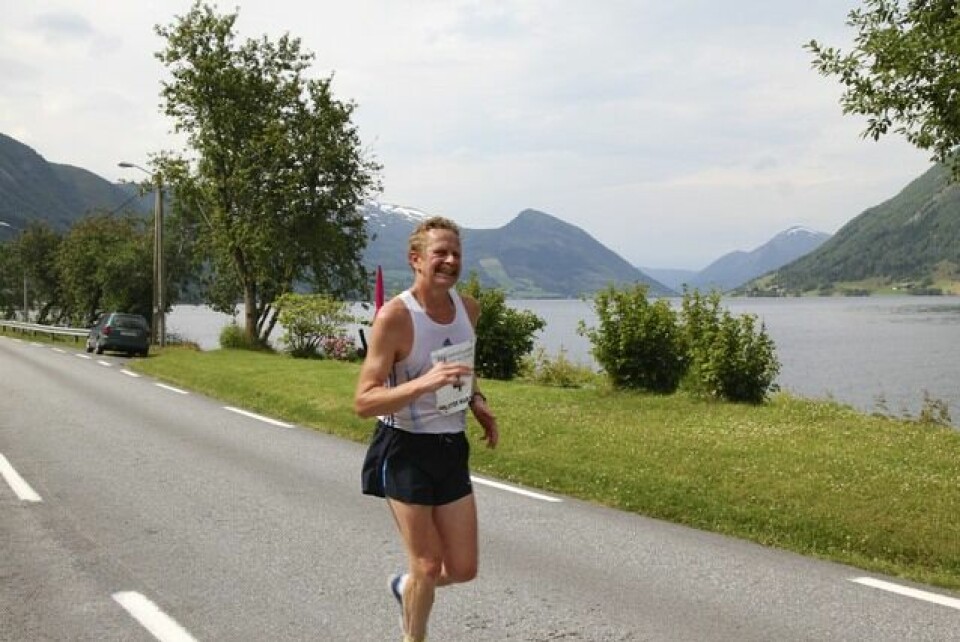 Marius Vedvik med norsk bestenotering på 5 km i Jølster Odd_Gunnar_Tveit
