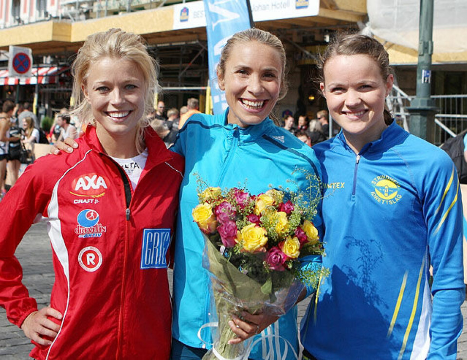 Vidar-triumf ved Buraas og Blom i solskinn og sommervær i Sentrumsløpet 800m_vinnertrio_A20G4407.jpg