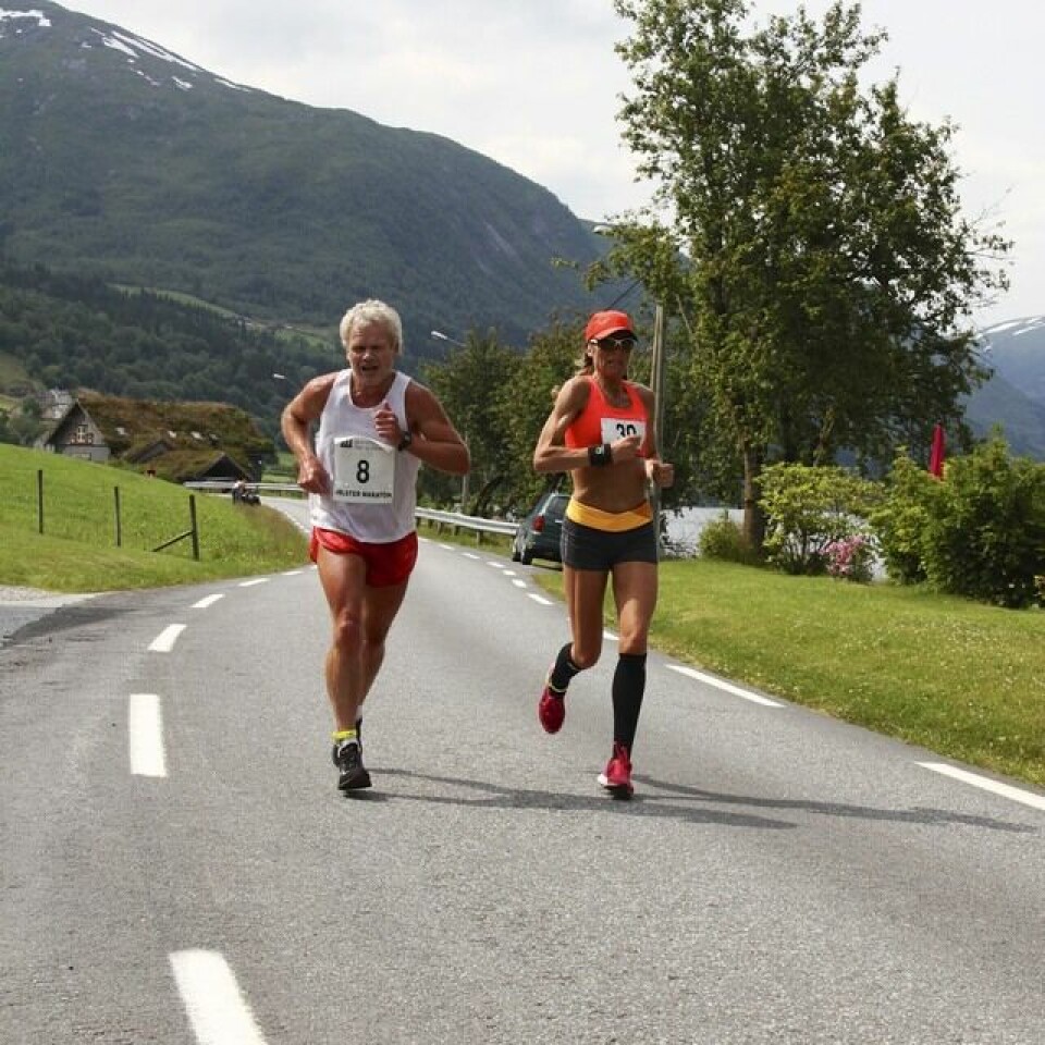 Marius Vedvik med norsk bestenotering på 5 km i Jølster Bjoern_Gjerde_and_Dorte_Foss
