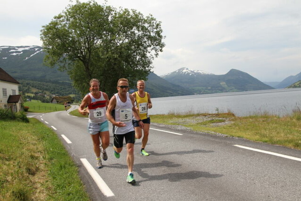 Marius Vedvik med norsk bestenotering på 5 km i Jølster Per_Gunnar_Alfheim_mfl