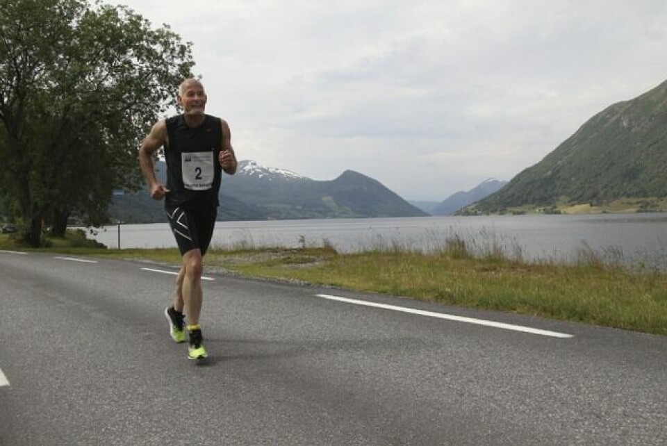 Marius Vedvik med norsk bestenotering på 5 km i Jølster Geir_Raaheim