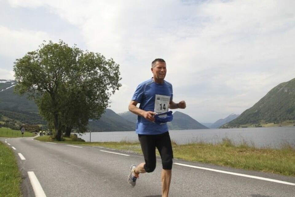 Marius Vedvik med norsk bestenotering på 5 km i Jølster Ivar_Braut