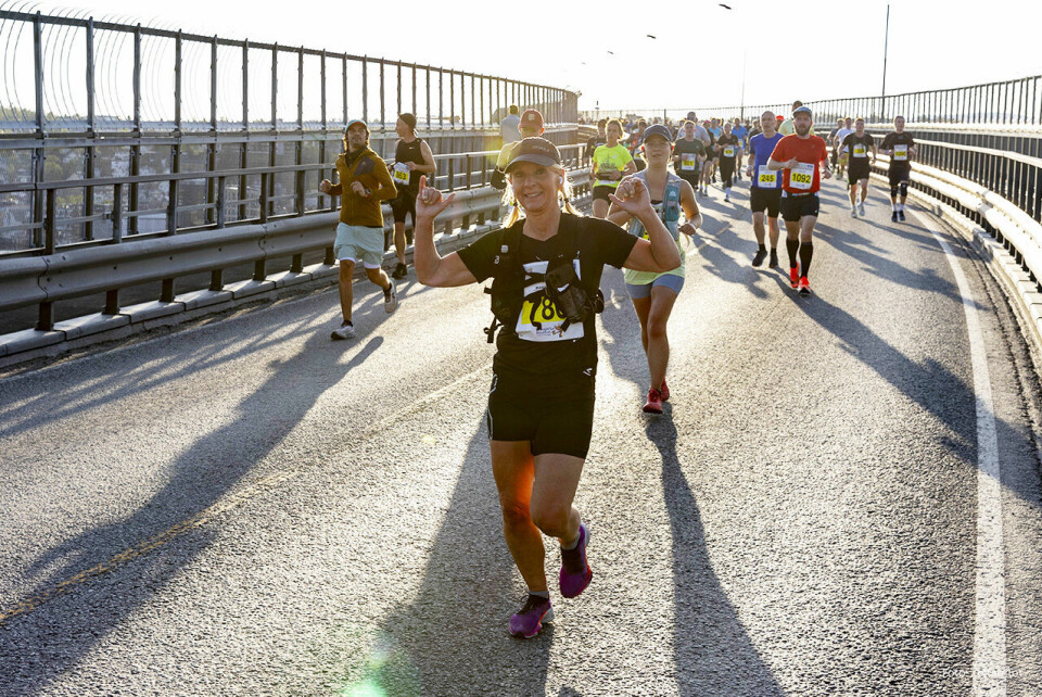 I år skal det løpes over Tromsø-brua på både halvmaraton og maraton. (Foto: Midnight Sun Marathon) I år skal det løpes over Tromsø-brua på både halvmaraton og maraton. (Foto: Midnight Sun Marathon)