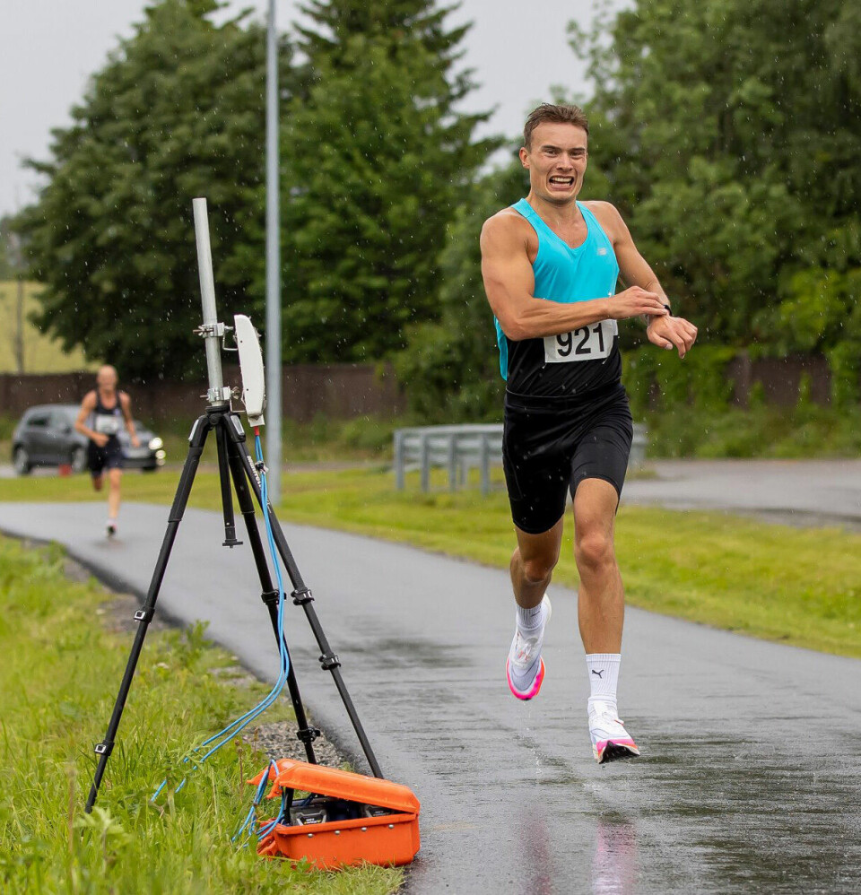 Mads Orø Olsen løp under den norske 3 km-rekorden, men får ikke tida godkjent som rekord Victor-Samuel-Synnestvedt.jpg