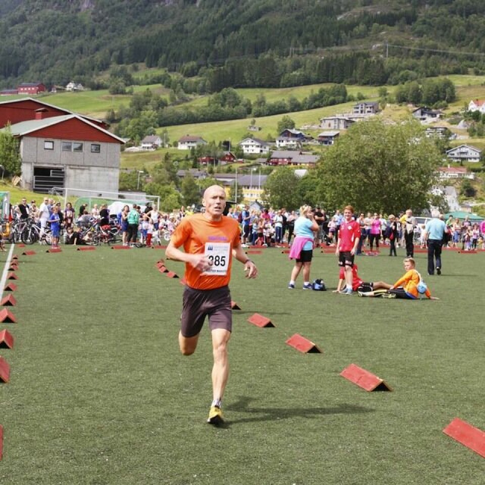 Marius Vedvik med norsk bestenotering på 5 km i Jølster Audun_Skogen