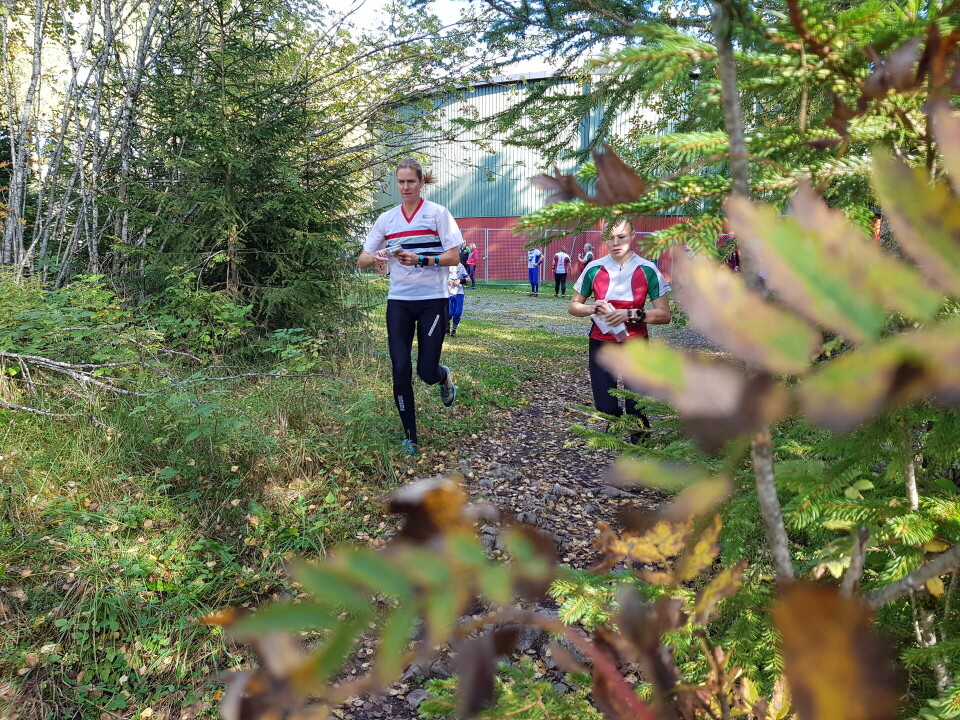 Mari Aarseth og Vegard Ølstad Dalberg de beste i Furugampen i Furuberget Ingjerd Sommerstad og Maren Bleken Rud ut fra start.jpg
