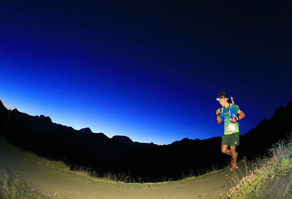 27. plass til Mona Kjeldsberg i Ultra-trail du Mont Blanc Xavier Thevenard løp fort både gjennom natta og dagen og tok sin andre seier i Ultra-trail Mont Blanc. (Foto: Ultra-Trail du Mont-Blanc® Franck Oddoux)