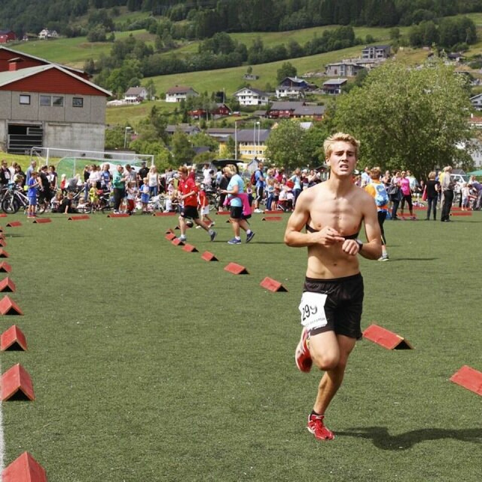 Marius Vedvik med norsk bestenotering på 5 km i Jølster Torstein_Bu_5_km