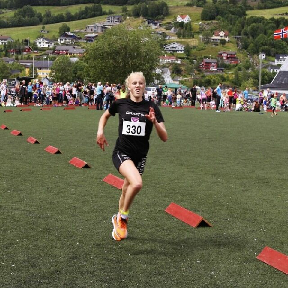 Marius Vedvik med norsk bestenotering på 5 km i Jølster Inga_Kaarstad_Skaar