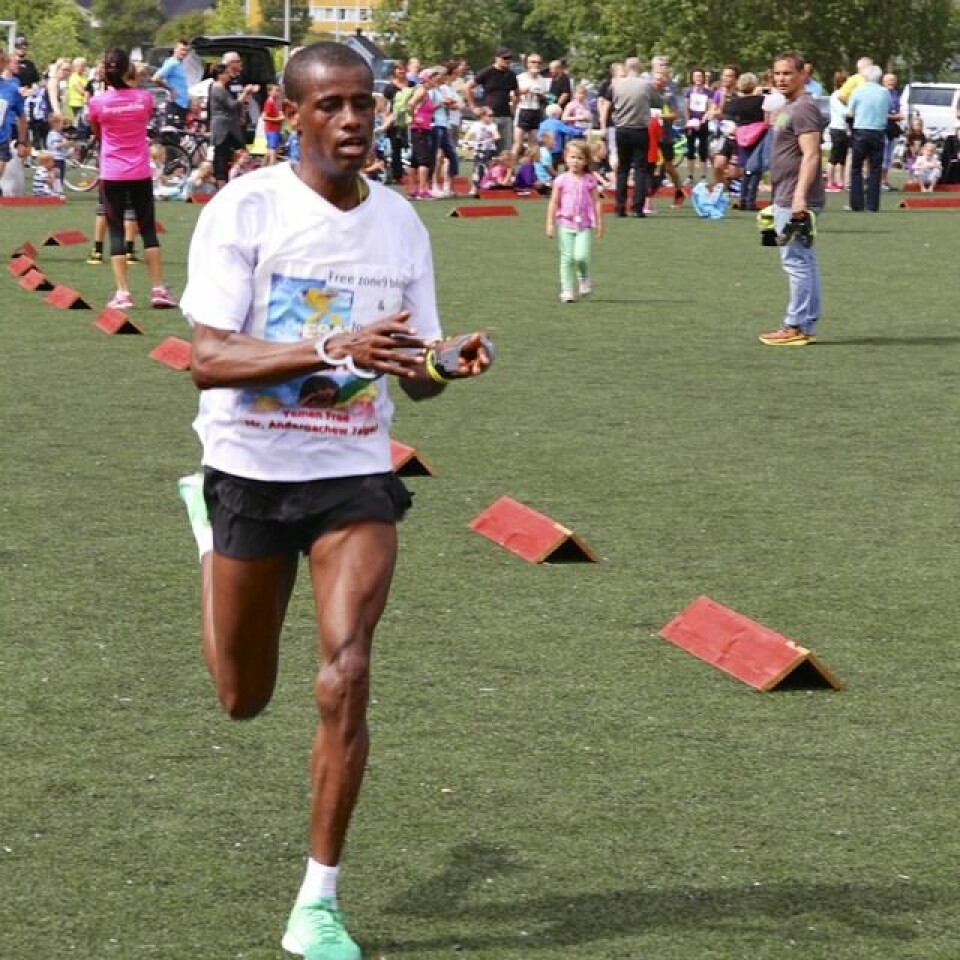 Marius Vedvik med norsk bestenotering på 5 km i Jølster Mulugeta_Zewde_halv