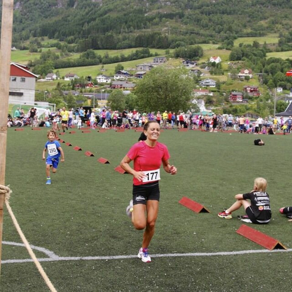 Marius Vedvik med norsk bestenotering på 5 km i Jølster Audhild_Hestad_halv