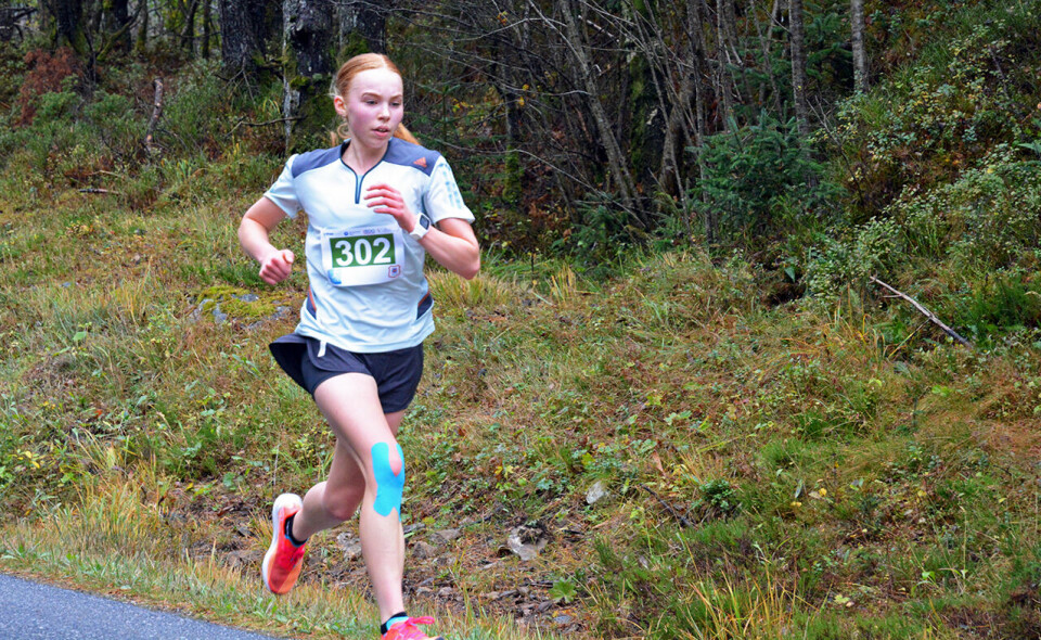 Jenny Rørset på vei mot en god tid under Romsdal 5-10-halv høsten 2021. (Foto: Arrangøren) Jenny Rørset på vei mot en god tid under Romsdal 5-10-halv høsten 2021. (Foto: Arrangøren)