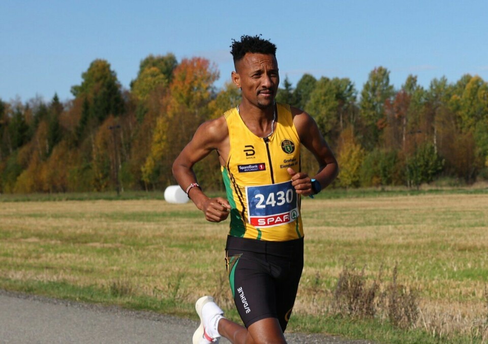 Fine norske resultater i Santa Pola halvmaraton Senay Fissehatsion og Jacob Boutera (fremst) i Norgesløpet 2023
