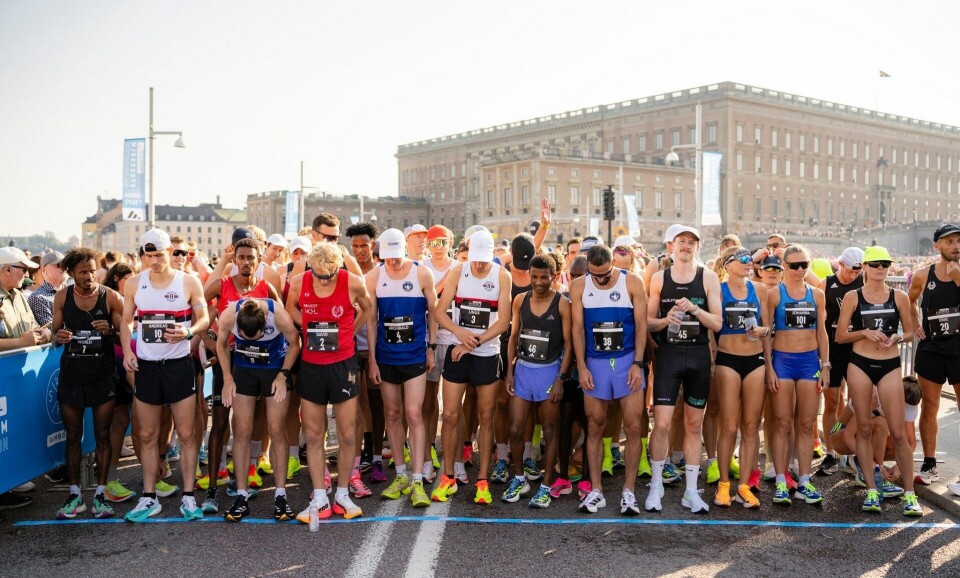 556 nordmenn fullførte Stockholm Halvmarathon i varmen Starten.jpg