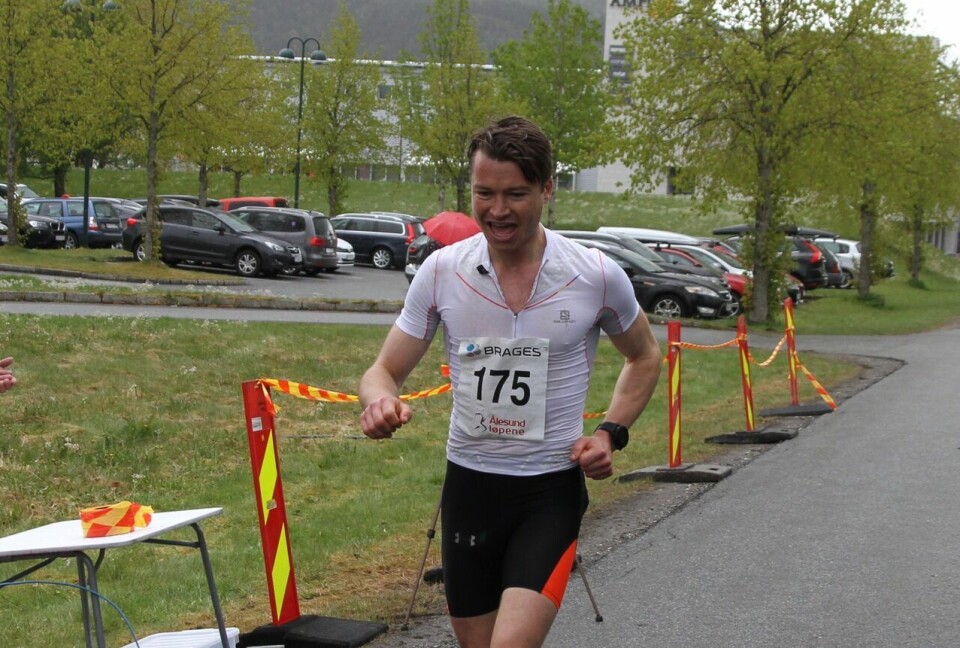 Richard Reichel er ålesunder, utennomsundet-gutt (Brosundet) og aspøyramp. I dag vant Richard maraton som foregikk innomsundet (Indre bydel i Ålesund) Richard Reichel er ålesunder, utennomsundet-gutt (Brosundet) og aspøyramp. I dag vant Richard maraton som foregikk innomsundet (Indre bydel i Ålesund)