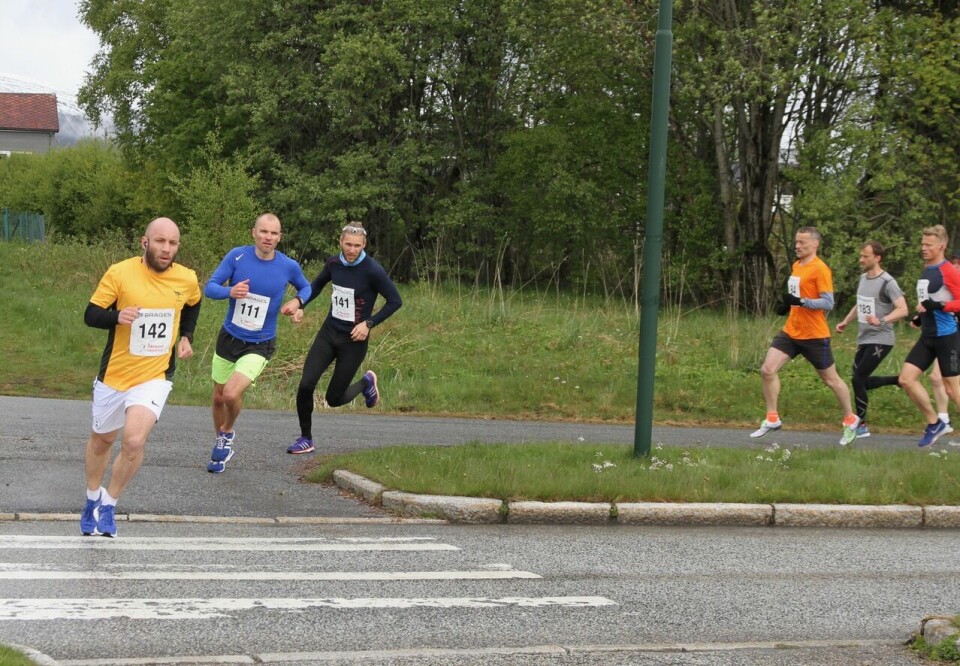 Richard Reichel vant maraton i Ålesund Halv_start_tet