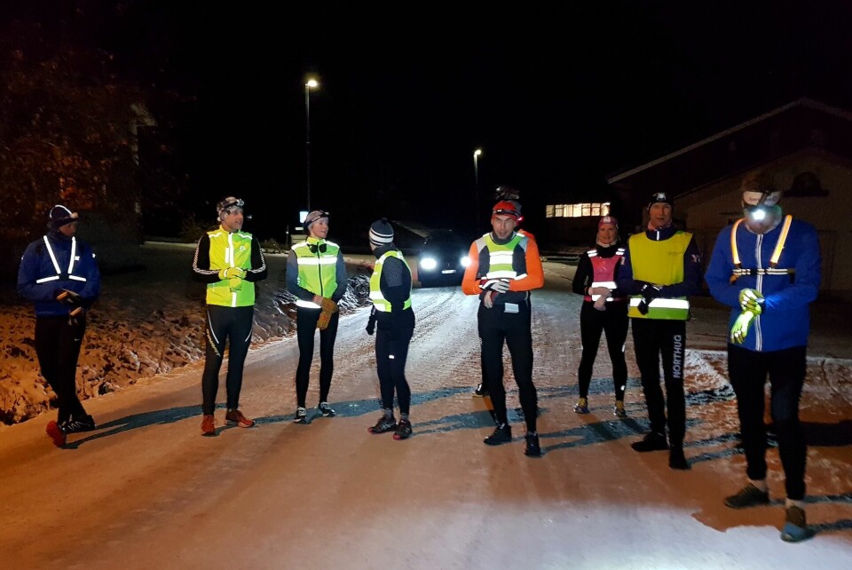 Seks mann og tre kvinner klare til start i den 7,4 km lange Glestadrunden med klokka. (Foto: Stein Arne Negård) Sju mann og to kvinner klare til start i den 7,4 km lange Glestadrunden med klokka. (Foto: Stein Arne Negård)