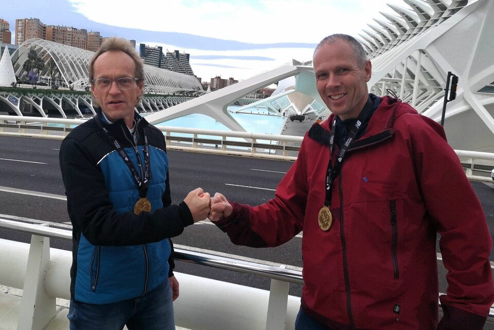 Kjell Vegard Opheim (til venstre) og Erik Syversen foran målområdet i Valencia dagen etter å ha fightet seg inn til de to beste norske plasseringene i M50-54 år. (Foto: Rolf Bakken) Kjell Vegard Opheim (til venstre) og Erik Syversen foran målområdet i Valencia dagen etter å ha fightet seg inn til de to beste norske plasseringene i M50-54 år. (Foto: Rolf Bakken)