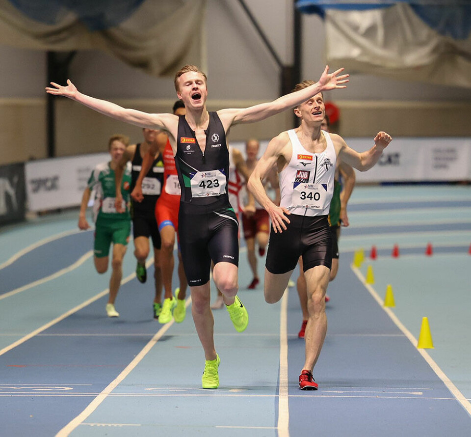 Johannes Teigland med en sensasjonell NM-tittel på 1500 meter Narve_jubler.jpg
